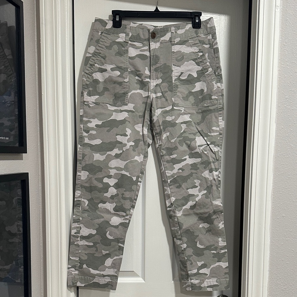 GAP Women’s Camouflage Pants